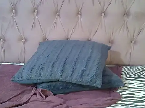 SweetMellowX1 online show from February 22, 2025, 5:13 pm