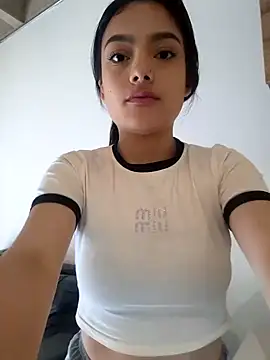 littlemelii online show from February 25, 2025, 7:03 pm