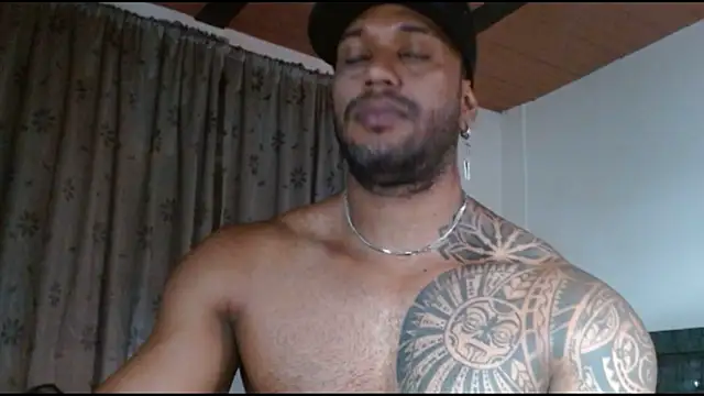 Snapshot of manolofitt chatting on May 10, 2026, 5:29 pm manolofitt online show from May 10, 2026, 5:29 pm