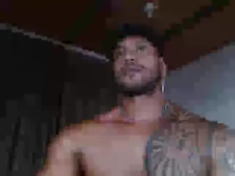 Snapshot of manolofitt chatting on May 15, 2026, 5:53 pm manolofitt online show from May 15, 2026, 5:53 pm