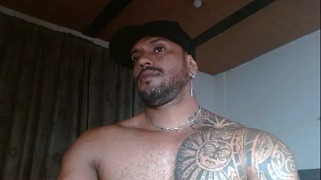 Snapshot of manolofitt chatting on May 18, 2026, 4:13 pm manolofitt online show from May 18, 2026, 4:13 pm