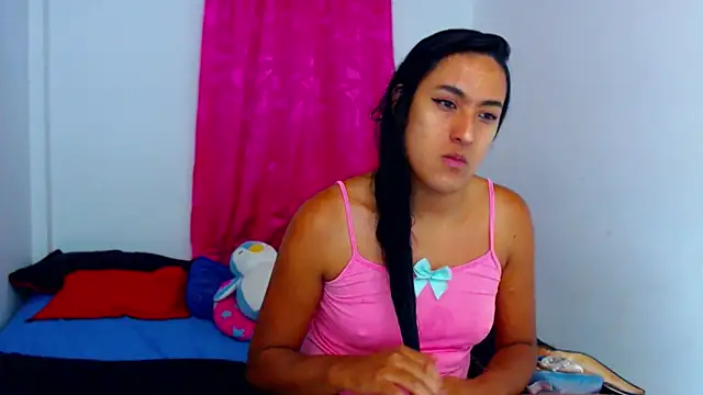 misss estrella online show from November 26, 2025, 7:37 pm