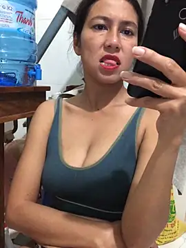 Snapshot of 2HotAsain4u chatting on January 5, 2025, 2:41 pm 2HotAsain4u online show from January 5, 2025, 2:41 pm
