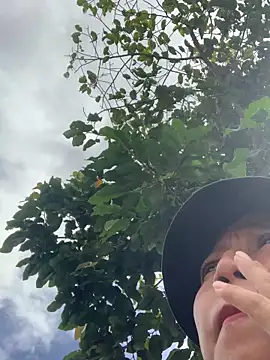 Snapshot of 2HotAsain4u chatting on October 26, 2025, 5:13 am 2HotAsain4u online show from October 26, 2025, 5:13 am