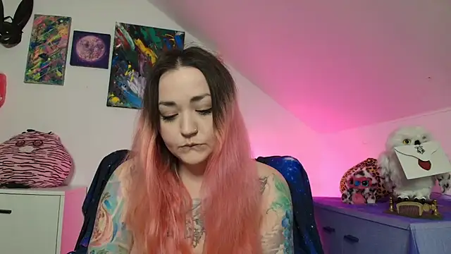 PinkHurricaneOfficial online show from February 16, 2026, 4:25 pm