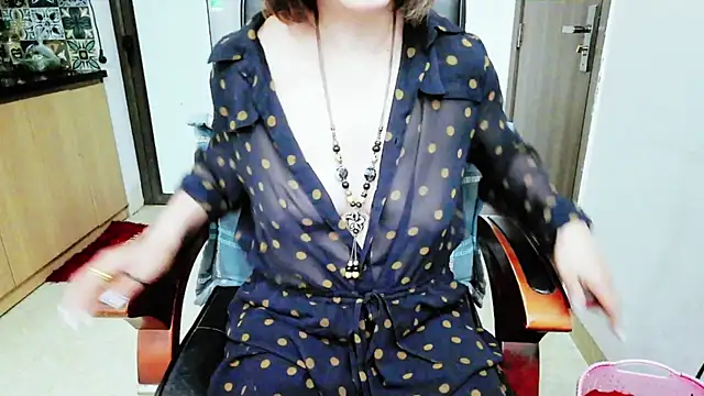 Miu-Le online show from November 15, 2025, 6:15 pm