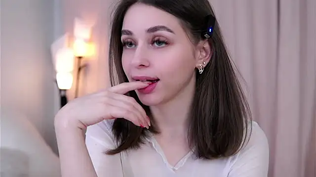 EstherMitchel online show from December 15, 2024, 4:07 am