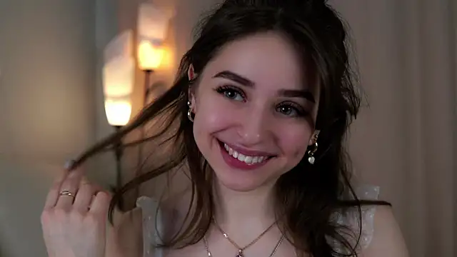 EstherMitchel online show from January 17, 2025, 4:06 am