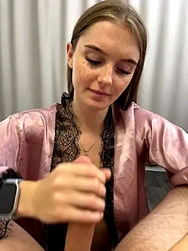 lovelly molly online show from November 7, 2025, 9:15 pm