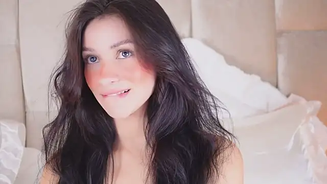 Snapshot of KiraKayleigh1 chatting on February 19, 2025, 8:31 pm KiraKayleigh1 online show from February 19, 2025, 8:31 pm