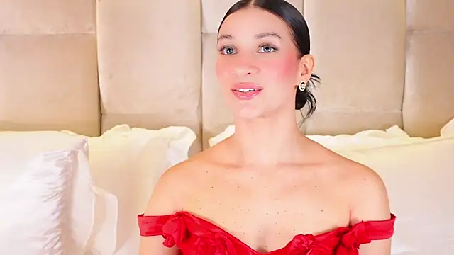 Snapshot of KiraKayleigh1 chatting on October 20, 2025, 2:23 am KiraKayleigh1 online show from October 20, 2025, 2:23 am