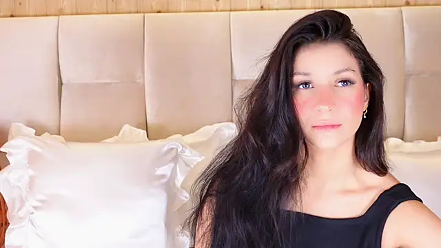 KiraKayleigh1 online show from June 12, 2026, 1:37 am