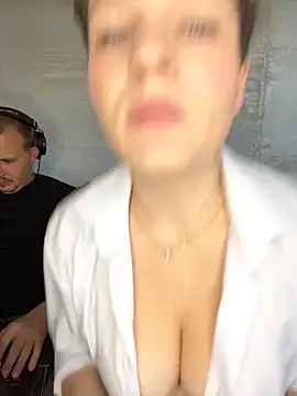 Snapshot of MrMrsRight chatting on September 12, 2025, 6:35 am MrMrsRight online show from September 12, 2025, 6:35 am