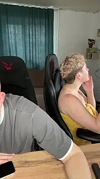 Snapshot of MrMrsRight chatting on September 27, 2025, 8:41 am MrMrsRight online show from September 27, 2025, 8:41 am