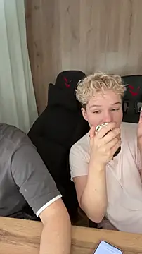 Snapshot of MrMrsRight chatting on September 29, 2025, 7:46 am MrMrsRight online show from September 29, 2025, 7:46 am