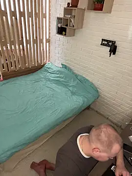 Snapshot of MrMrsRight chatting on October 26, 2025, 11:27 am MrMrsRight online show from October 26, 2025, 11:27 am