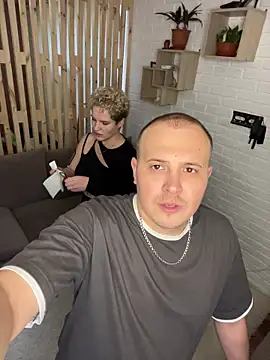 Snapshot of MrMrsRight chatting on October 30, 2025, 8:49 am MrMrsRight online show from October 30, 2025, 8:49 am