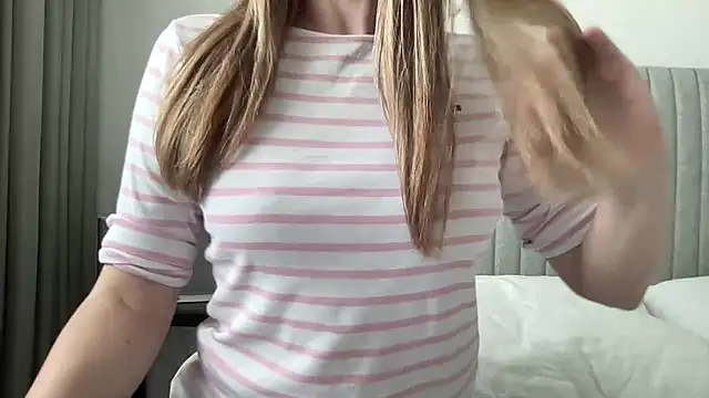 Snapshot of LisaFlower chatting on April 6, 2026, 2:40 pm LisaFlower online show from April 6, 2026, 2:40 pm