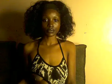 Snapshot of petite_clara24 chatting on April 29, 2026, 11:33 pm petite clara24 online show from April 29, 2026, 11:33 pm