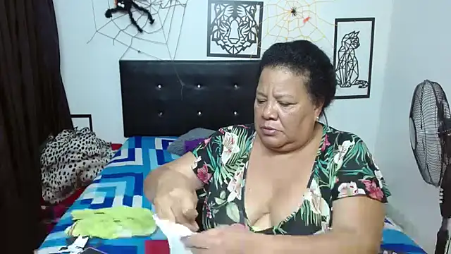 Shanttal0272 online show from October 31, 2025, 1:50 am