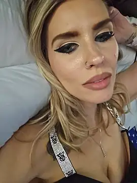ellieconradxo online show from June 27, 2026, 3:44 am