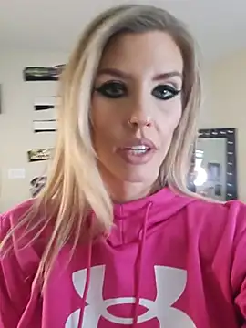 ellieconradxo online show from August 6, 2026, 2:08 pm