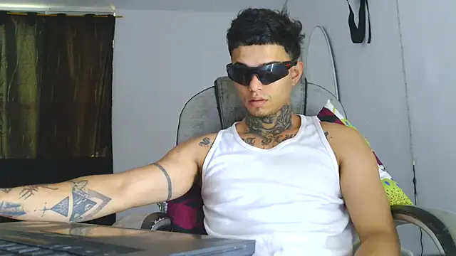 Skartoliver online show from October 13, 2025, 2:17 pm