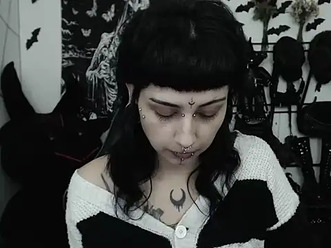 n0sferatus   online show from May 6, 2026, 2:40 am