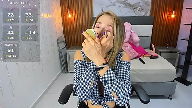 CATIAJONES online show from February 16, 2026, 4:25 pm