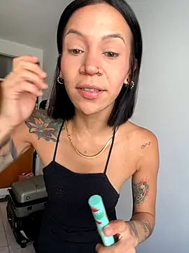 Snapshot of Mlakdc chatting on November 18, 2025, 6:34 pm Mlakdc online show from November 18, 2025, 6:34 pm