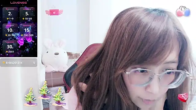 aFanny online show from March 13, 2025, 3:28 pm