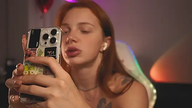 Snapshot of LoisJo chatting on September 24, 2025, 7:39 pm LoisJo online show from September 24, 2025, 7:39 pm