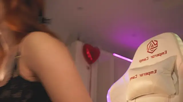 Snapshot of LoisJo chatting on October 31, 2025, 9:05 pm LoisJo online show from October 31, 2025, 9:05 pm