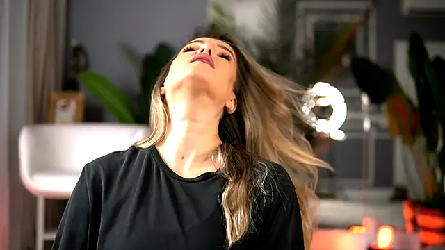 KellyMathews online show from October 8, 2025, 1:47 am