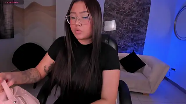 Snapshot of AmberLewis_ chatting on February 25, 2025, 3:09 am AmberLewis online show from February 25, 2025, 3:09 am