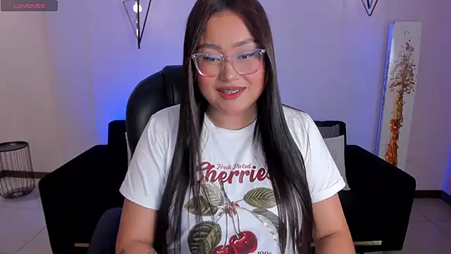 Snapshot of AmberLewis_ chatting on March 4, 2025, 3:11 am AmberLewis online show from March 4, 2025, 3:11 am