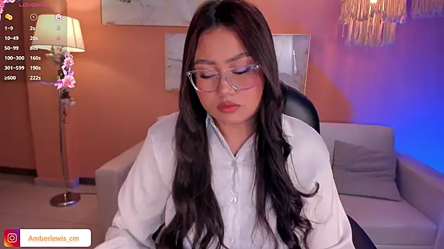 Snapshot of AmberLewis_ chatting on March 19, 2025, 3:09 am AmberLewis online show from March 19, 2025, 3:09 am