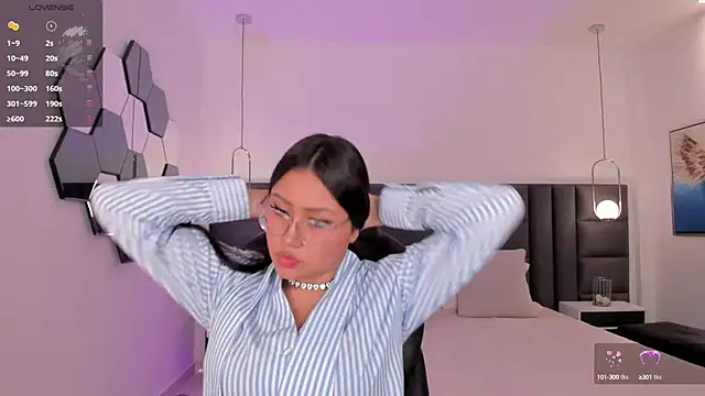 Snapshot of AmberLewis_ chatting on October 17, 2025, 3:10 am AmberLewis  online show from October 17, 2025, 3:10 am