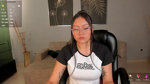 Snapshot of AmberLewis_ chatting on October 24, 2025, 3:14 am AmberLewis  online show from October 24, 2025, 3:14 am