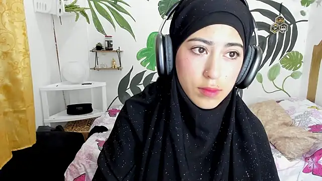 Snapshot of chaymae_nah_ chatting on October 24, 2025, 11:12 pm chaymae nah  online show from October 24, 2025, 11:12 pm