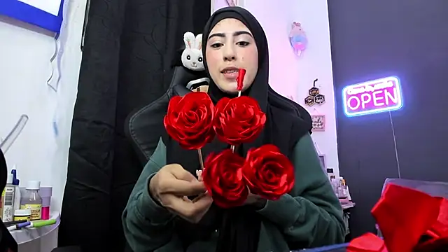 chaymae nah  online show from April 23, 2026, 11:40 pm