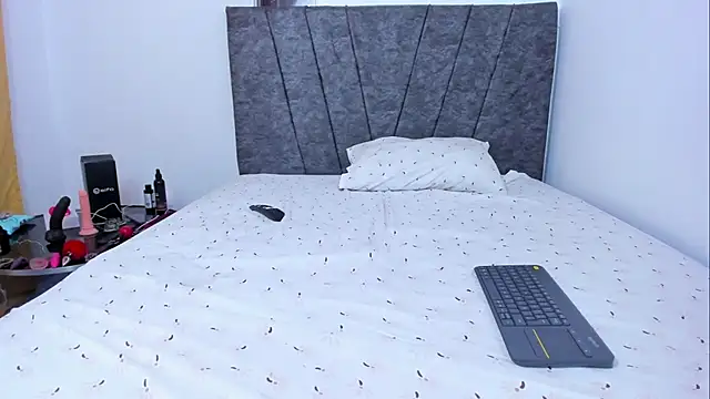 bella-black online show from October 27, 2025, 11:20 pm