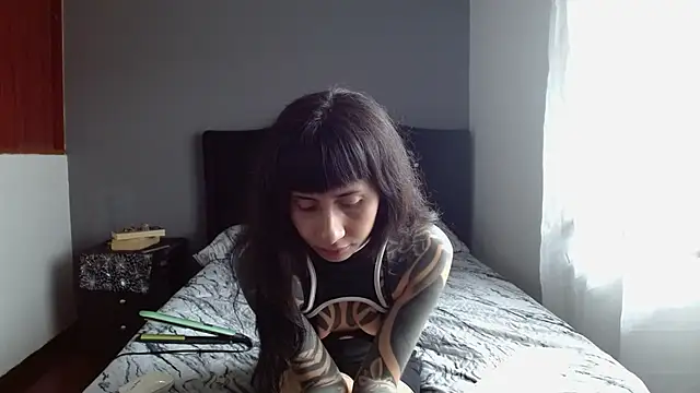 Emilia 1995 online show from June 24, 2026, 6:18 pm