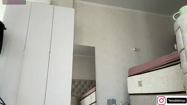 Snapshot of diffgirls2 chatting on September 13, 2025, 9:09 am diffgirls2 online show from September 13, 2025, 9:09 am