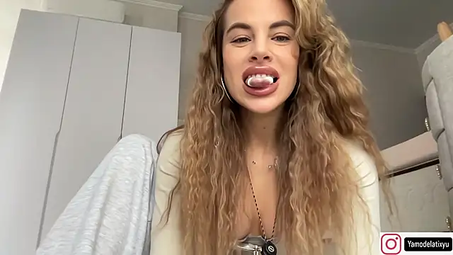 Snapshot of diffgirls2 chatting on September 29, 2025, 10:09 am diffgirls2 online show from September 29, 2025, 10:09 am