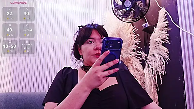 AmberGreyy  online show from July 4, 2026, 4:57 pm