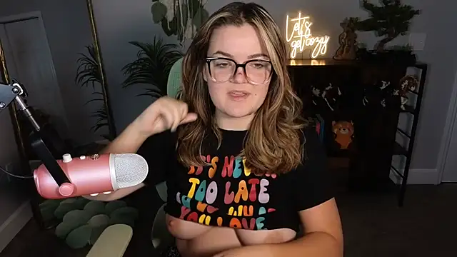 Snapshot of rodeobrii chatting on October 14, 2025, 1:50 am rodeobrii online show from October 14, 2025, 1:50 am