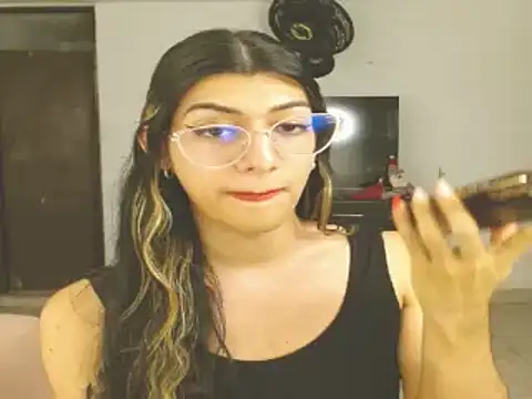 Snapshot of engielphoenis14 chatting on December 9, 2024, 3:33 pm engielphoenis14 online show from December 9, 2024, 3:33 pm