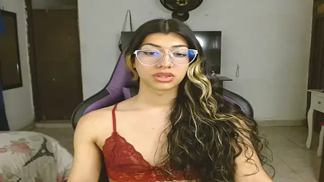 Snapshot of engielphoenis14 chatting on February 4, 2025, 12:33 pm engielphoenis14 online show from February 4, 2025, 12:33 pm