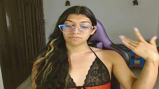 Snapshot of engielphoenis14 chatting on October 21, 2025, 9:26 pm engielphoenis14 online show from October 21, 2025, 9:26 pm